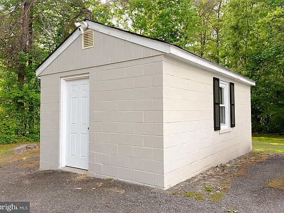 4th image of 25033 Three Notch Rd