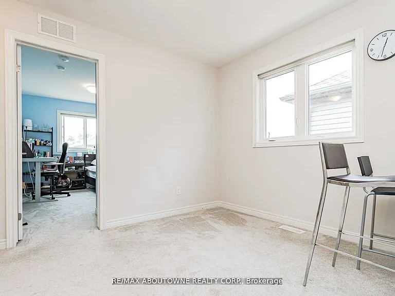 93 Heron St — Photo 13