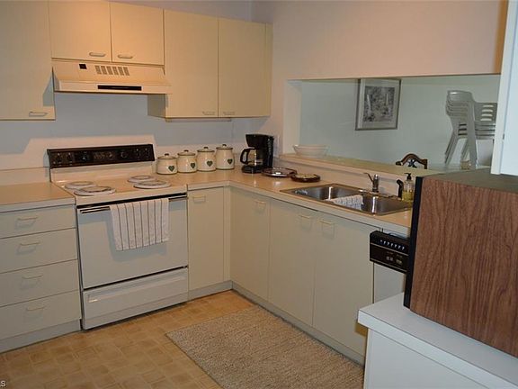 4th image of 180 Furse Lakes Cir APT 4