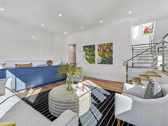 2nd image of 18 - A Mariposa Avenue