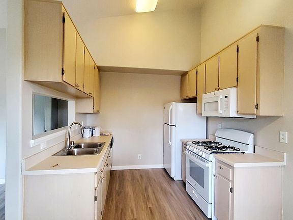 4th image of 665 Ascot Dr Unit 2
