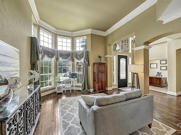 3rd image of 2505 Suntree Ln