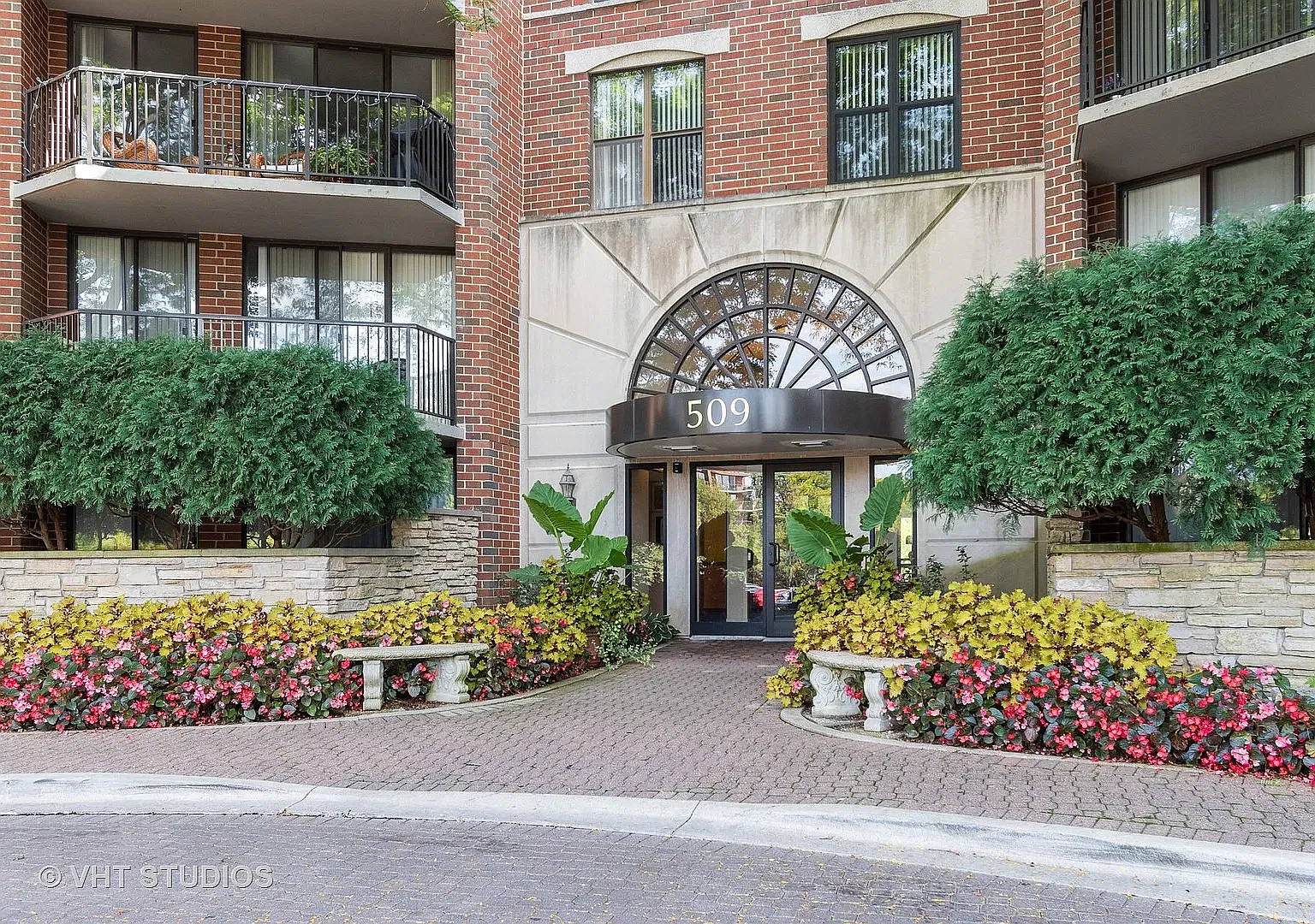 1 bed, 935 sqft, $2,350 — Photo 1