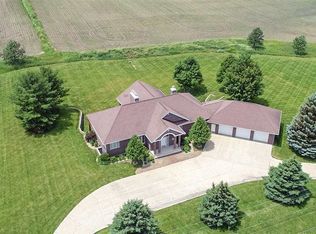 1009 Blackhawk St, Reinbeck, IA 50669