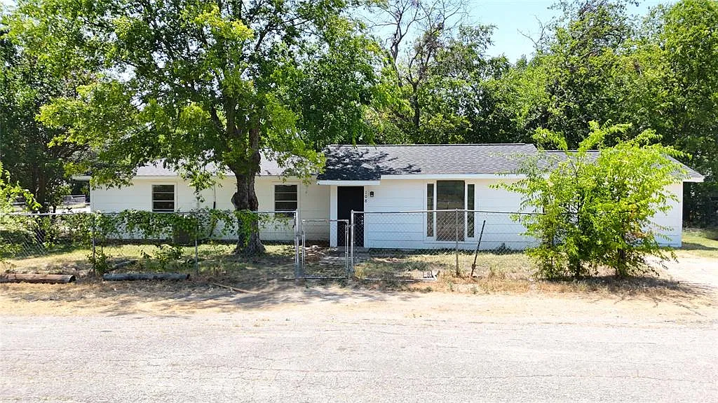 4 bed, 1.5 bath, 1188 sqft, $1,725 — Photo 1