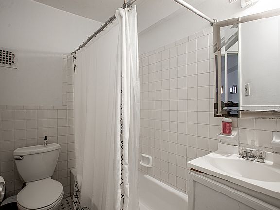 4th image of 205 E 77th St APT 14E