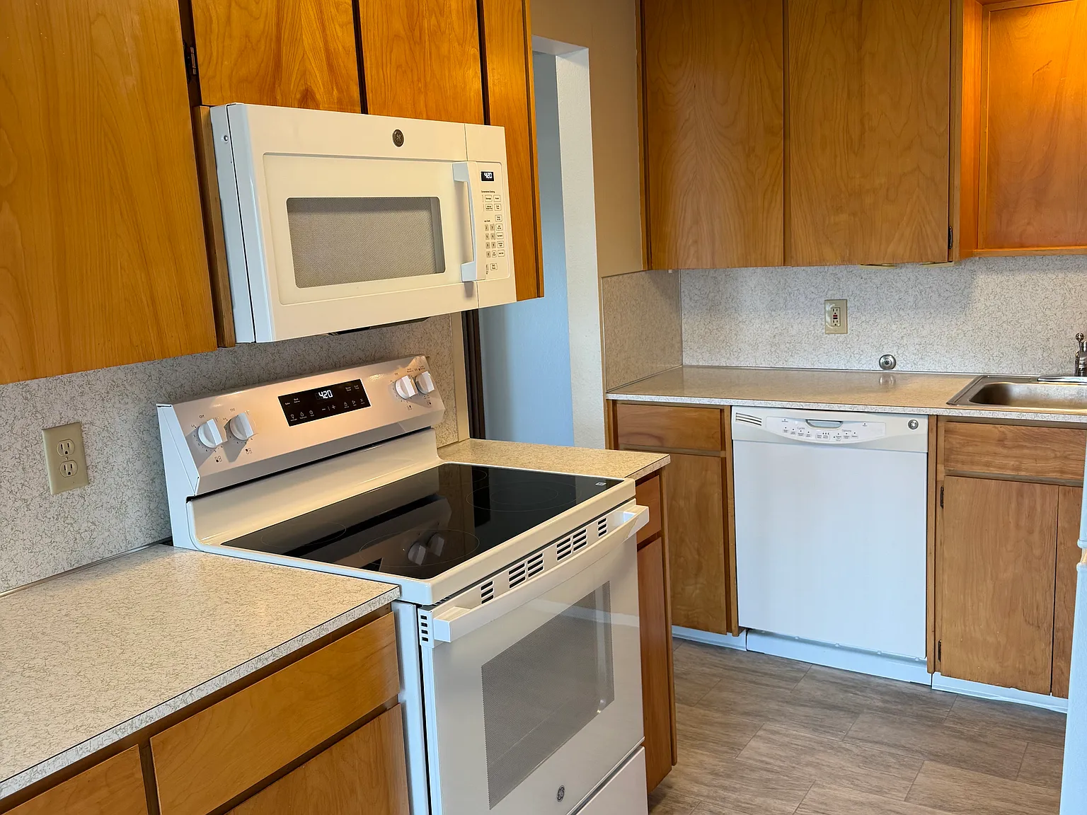 2 bed, 1200 sqft, $2,399 — Photo 3