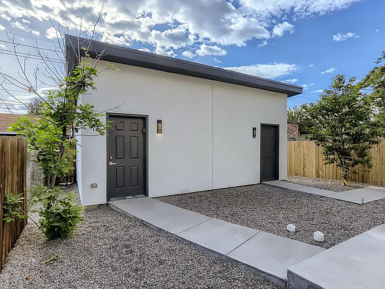 942 Lipan St — Photo 22