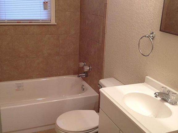 5th image of 3900 SE 12th Ave