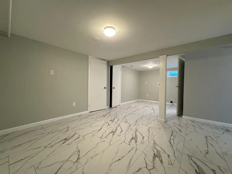 95 Riverside Dr #95 — Photo 9