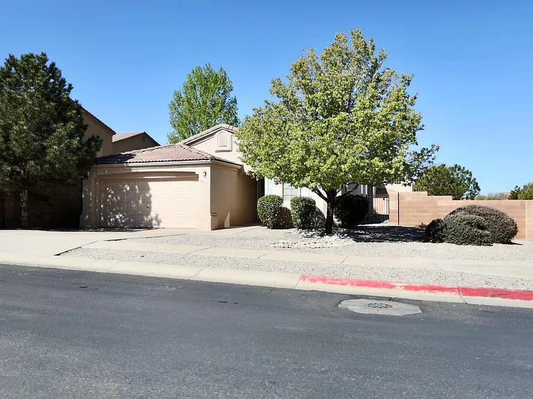 6812 Glenturret Way NE — Photo 1