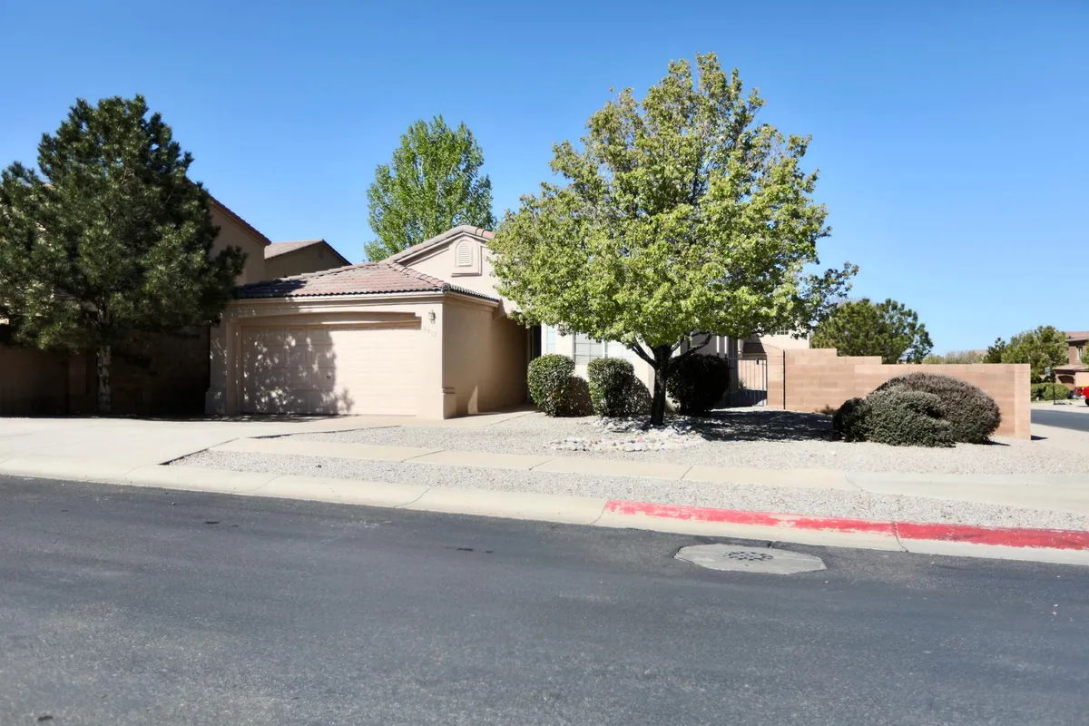 Primary Photo - 6812 Glenturret Way NE