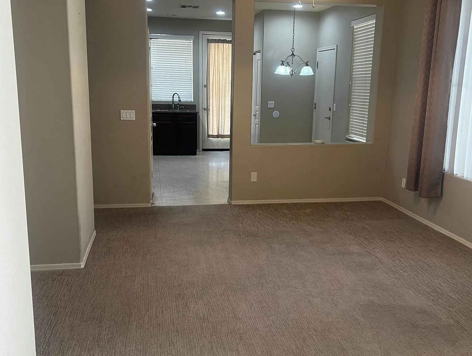 3 bed, 1200 sqft, $1,950 — Photo 2