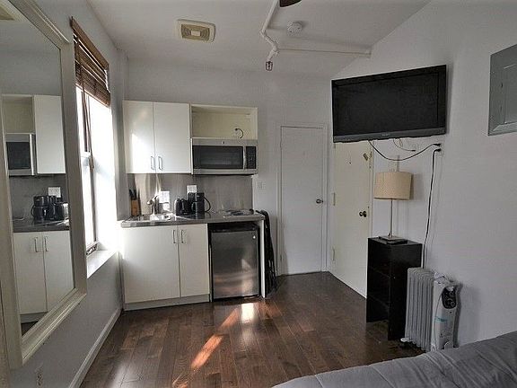5th image of 340 Amsterdam Ave #306
