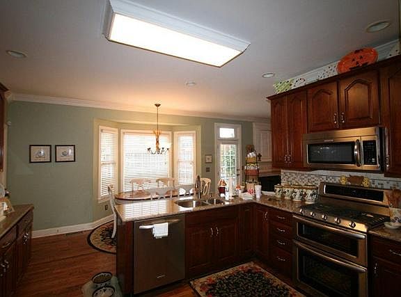 3rd image of 6 Caitlin Ct