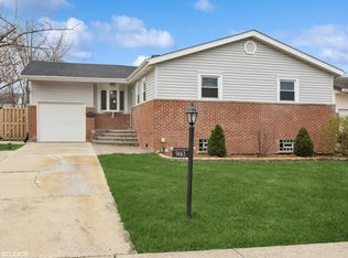 9143 Beechnut Rd, Hickory Hills, IL 60457