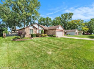 51682 N Adele Cir, Chesterfield, MI 48047