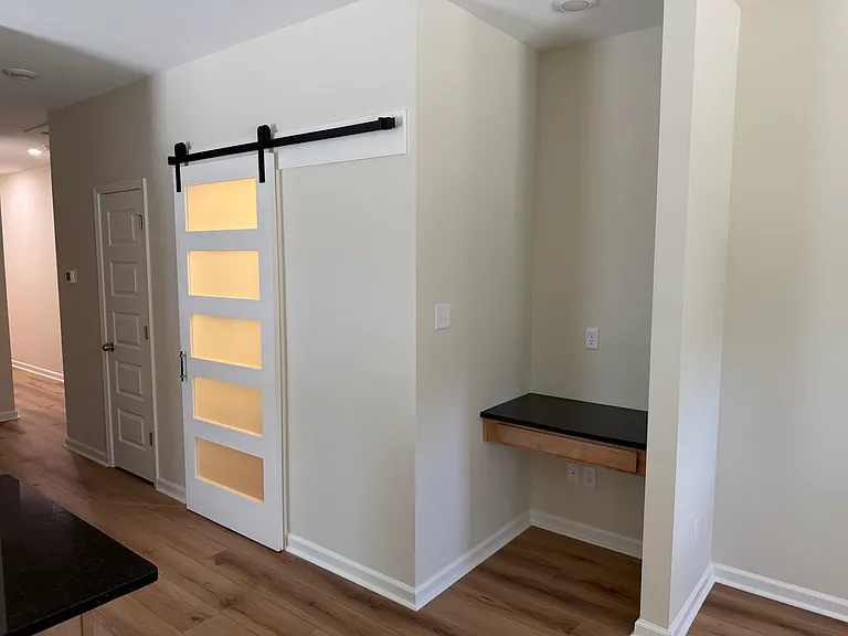 301 NE 2nd St #1 — Photo 6