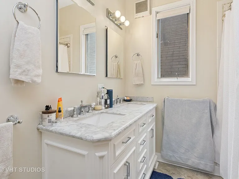 2640 N Burling St #2 — Photo 9