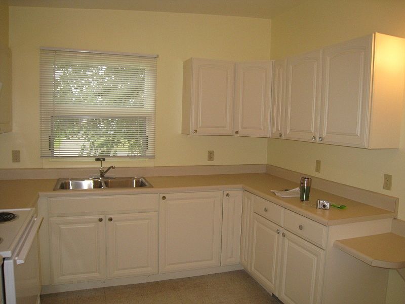 SPACIOUS KITCHEN