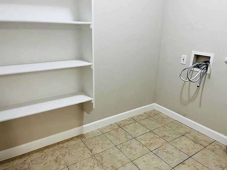 829 Santa Rosa Dr — Photo 17