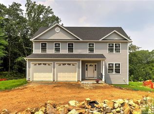 3 Woodcrest Dr, Naugatuck, CT 06770
