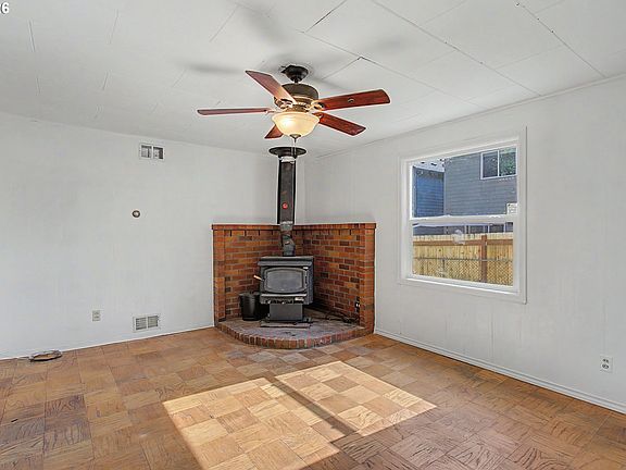 5th image of 11625 NE Siskiyou St