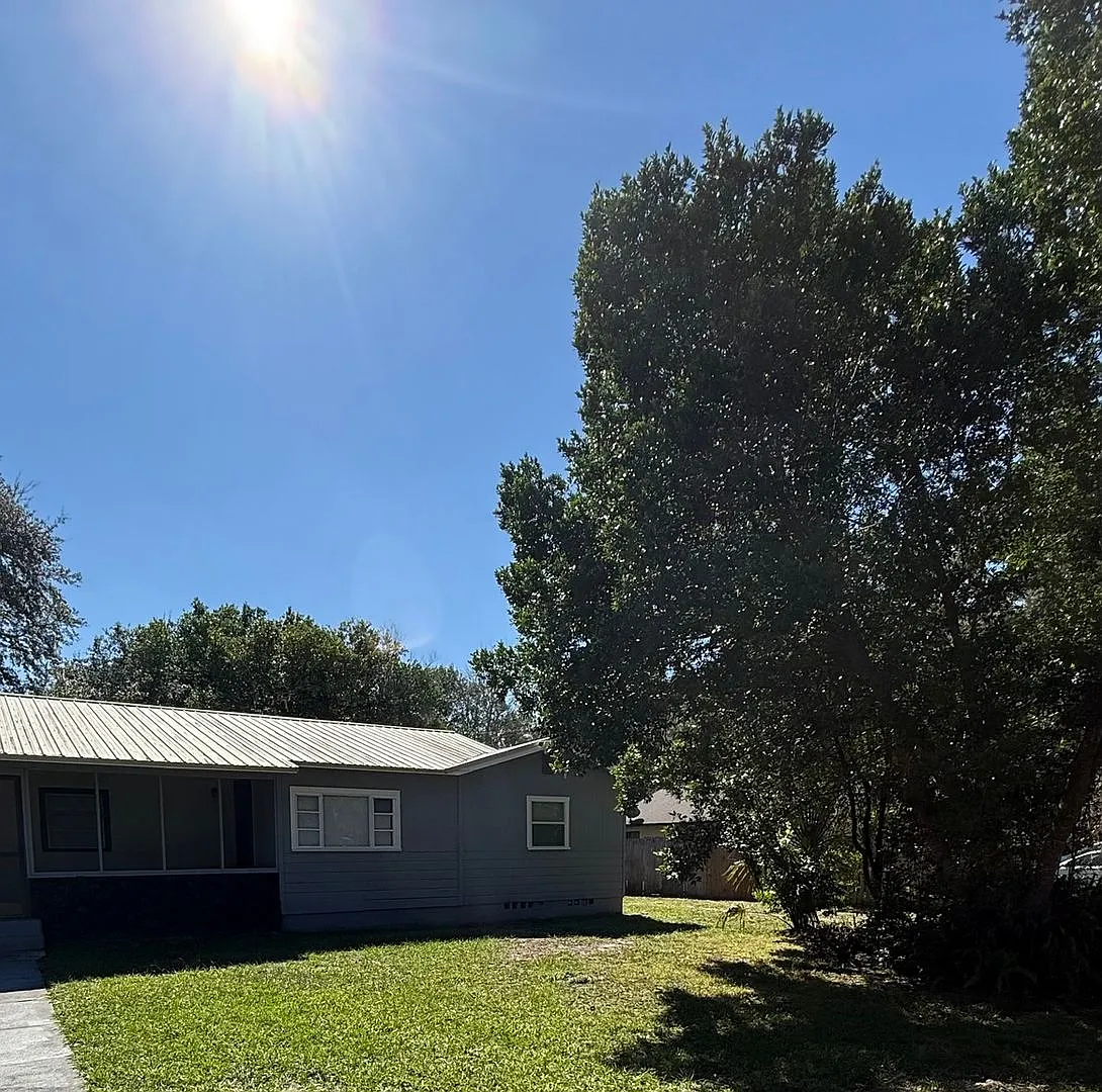 Fully Furnished Charming 2BR Duplex in Deland — Photo 2