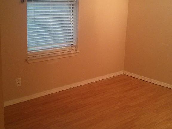 3rd image of 3509 Tulane Dr NE APT 1