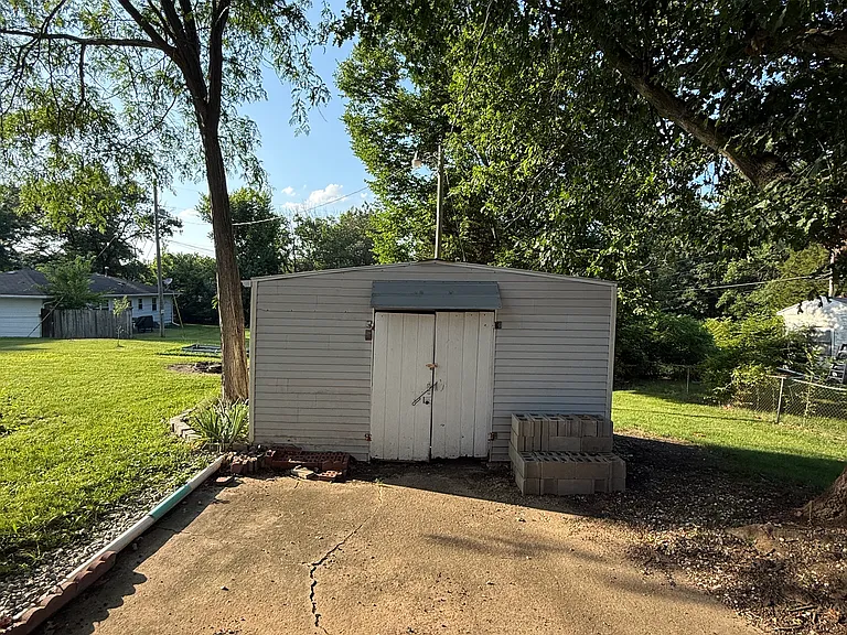 4517 Waterloo Dr — Photo 3