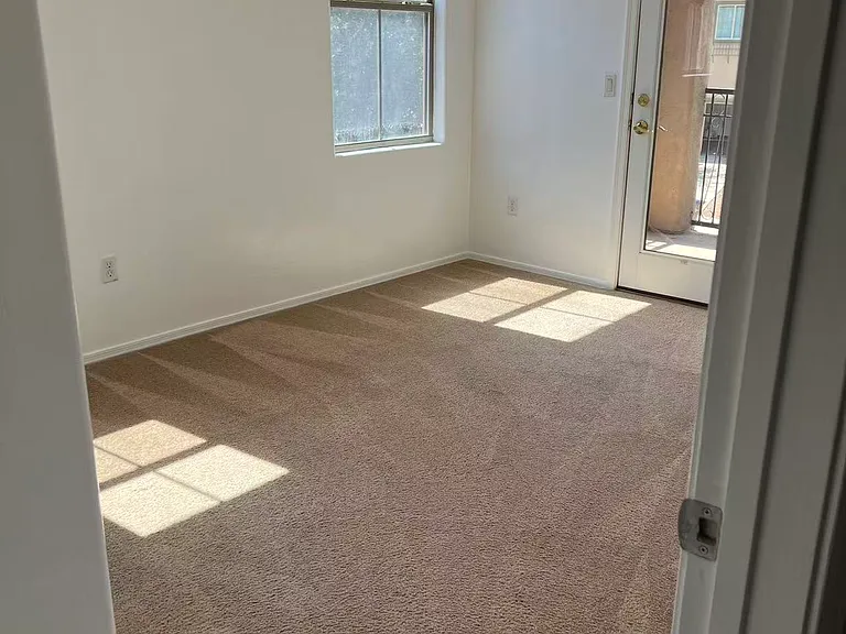 504 E Calle Escora — Photo 16