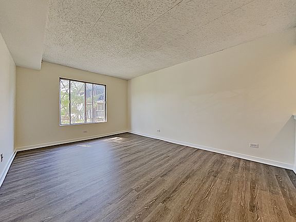 4th image of 13620 S Lamon Ave APT 419