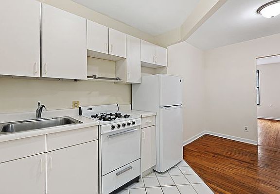 3rd image of 107 E 2nd St APT 9