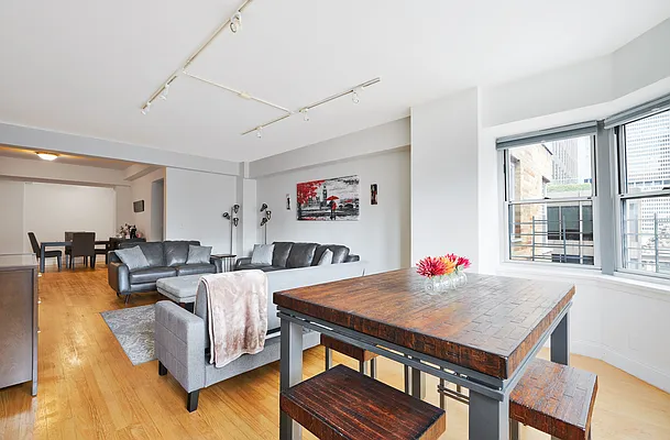 Rented by Compass | media 21