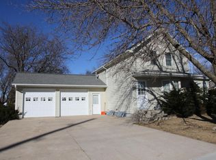 1204 15th St, Spirit Lake, IA 51360