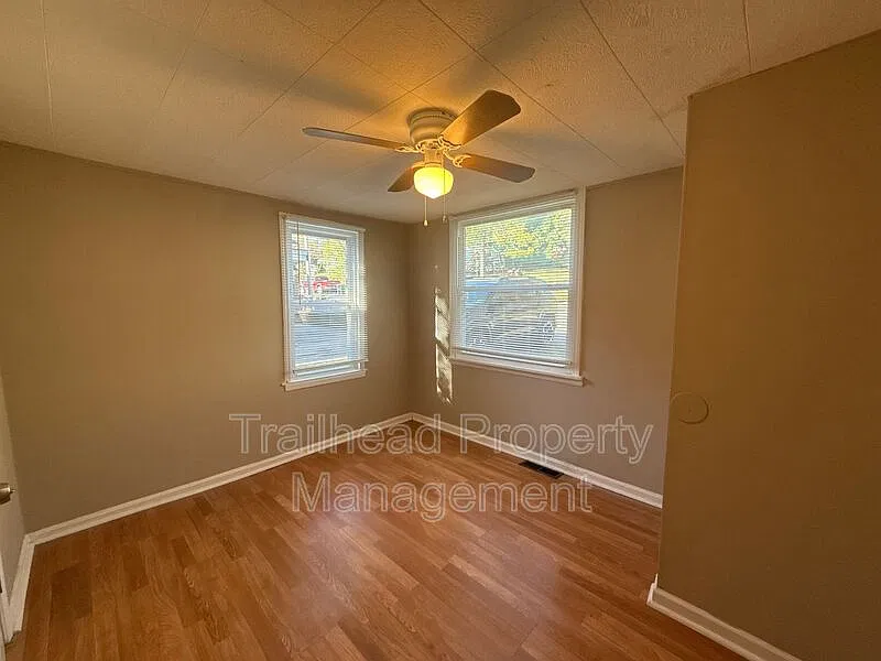 3 bed, 1.0 bath, 816 sqft, $1,450 — Photo 4