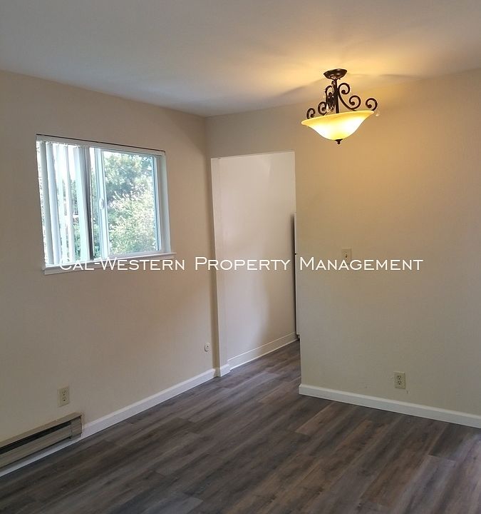 1st image of 880 Willow St APT 4