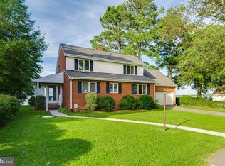 1007 N Glebe Rd, Montross, VA 22520