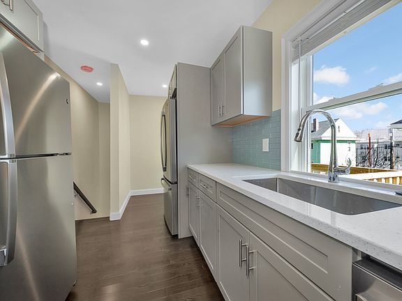 4th image of 43 Wright Ave #43