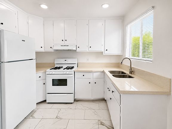 3rd image of 1400 N Gardner St APT 16