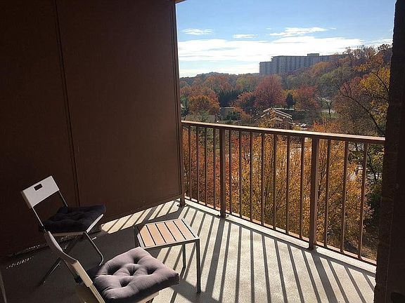 4th image of 10101 Grosvenor Pl APT 919