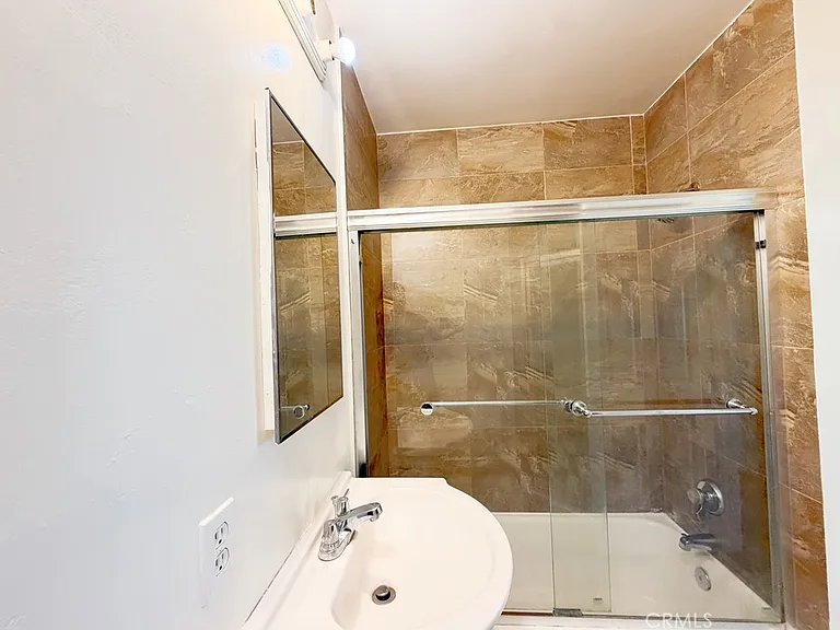 320 E Marshall St #A — Photo 18