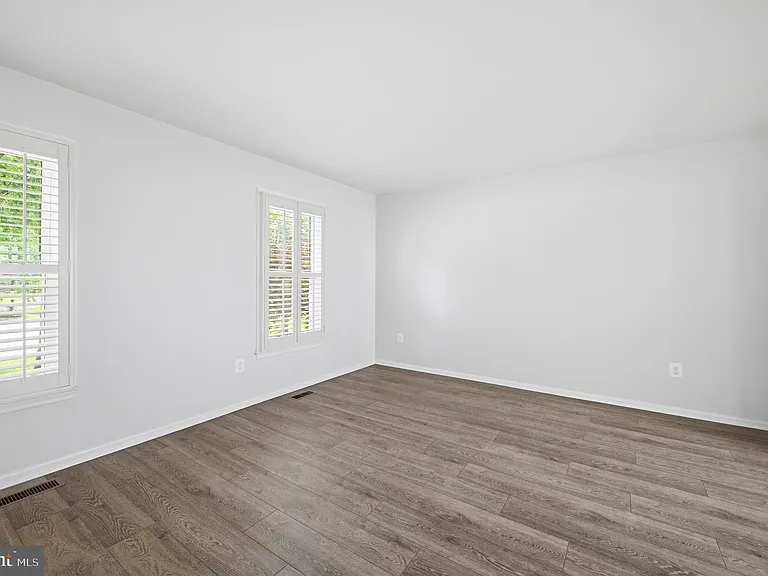10609 Oxford Ct — Photo 17