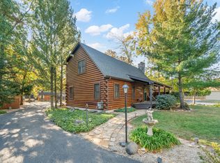 956 Holiday Dr, Sandwich, IL 60548