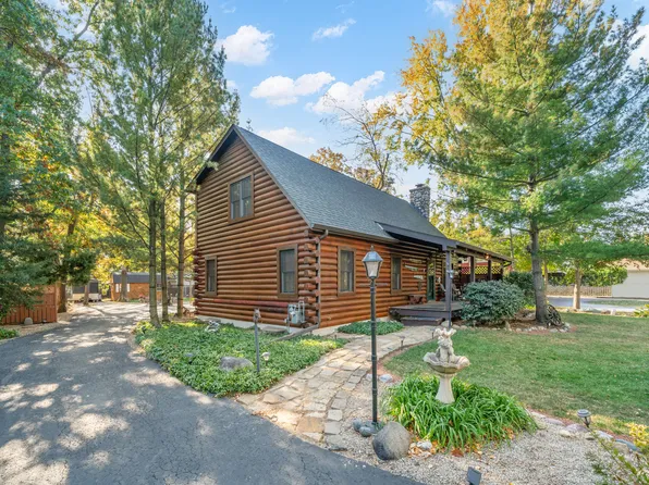 956 Holiday Dr, Sandwich, IL 60548