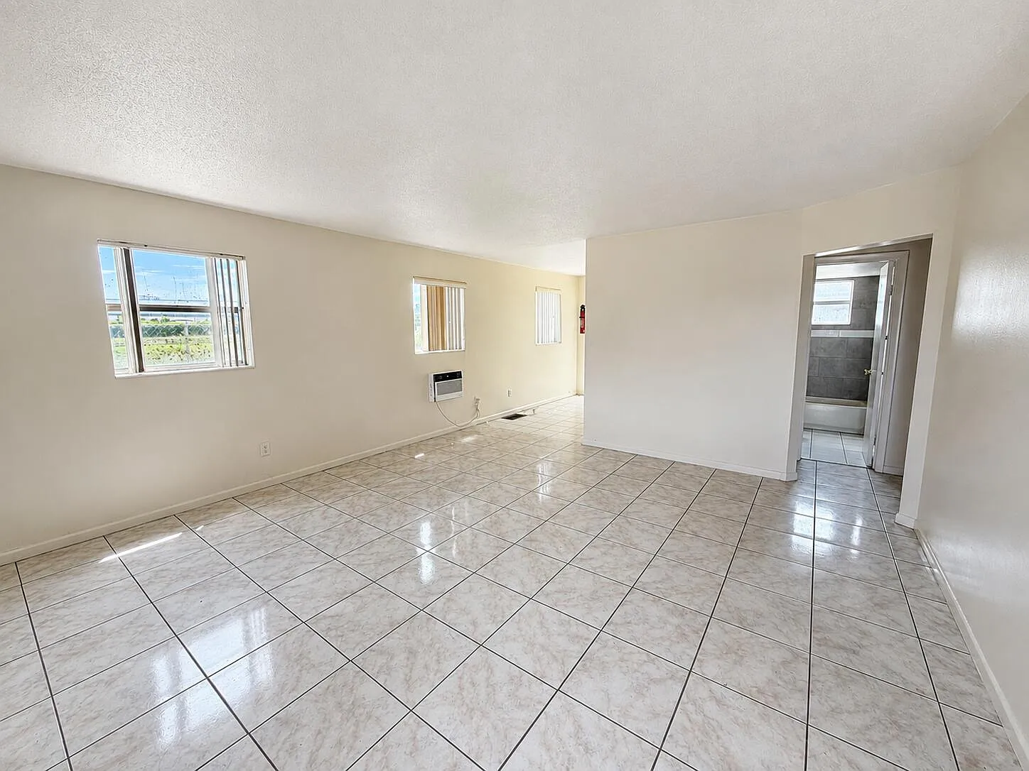 2 bed, 1.0 bath, 742 sqft, $1,650 — Photo 2