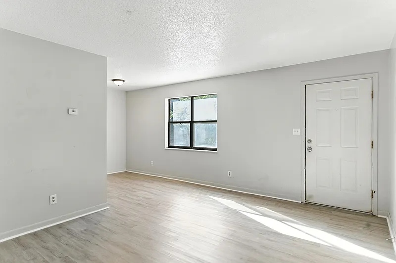 1 bed, 1.0 bath, $1,000 — Photo 2
