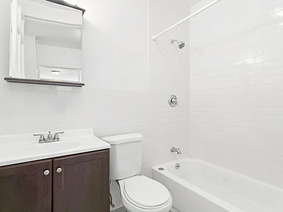 5th image of 117 W 15th St APT 5E