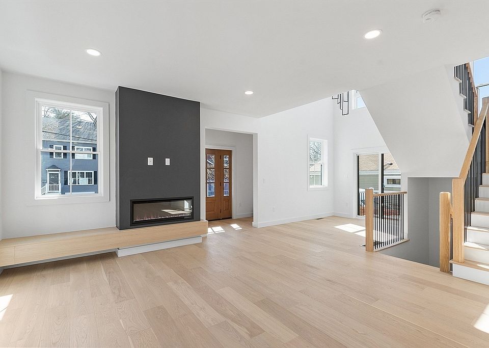 1st image of 36 Lincoln St #36
