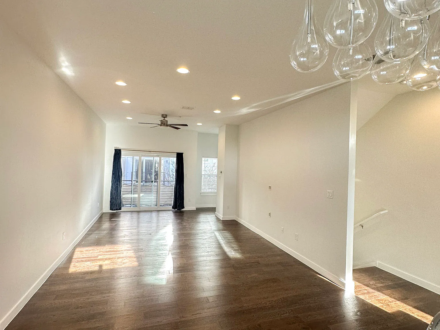 2 bed, 2.5 bath, 1353 sqft, $2,400 — Photo 4